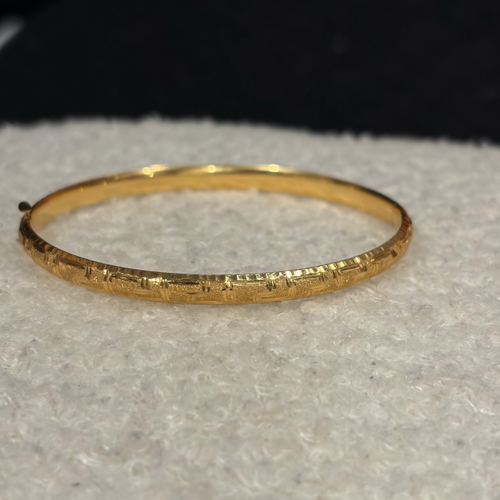 10k Gold Bangle Bracelet